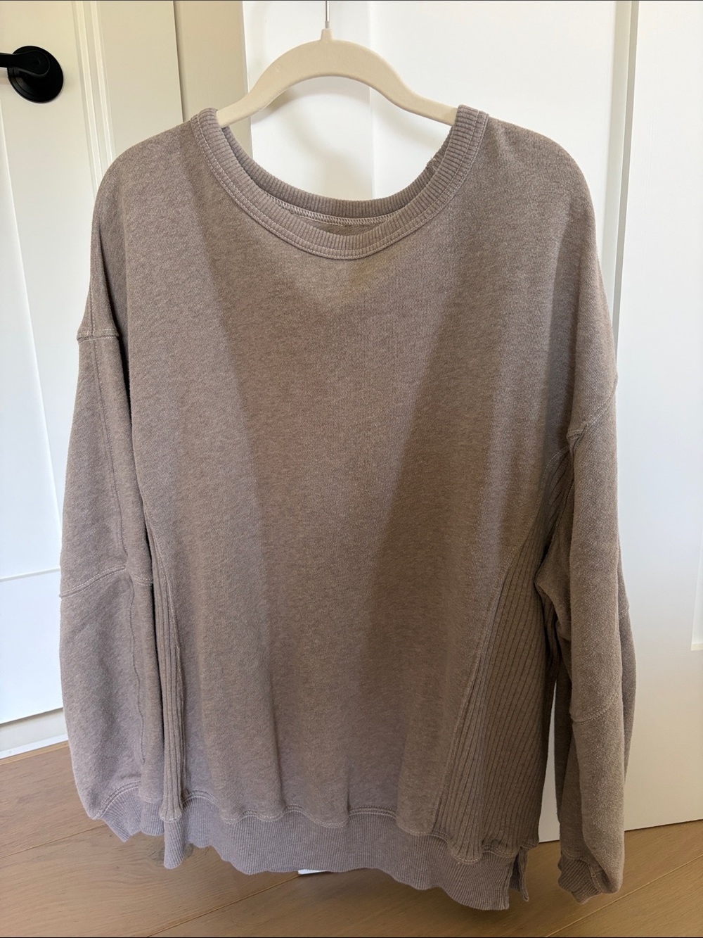 aerie Men's Crewneck Sweatshirt in Taupe Beige
